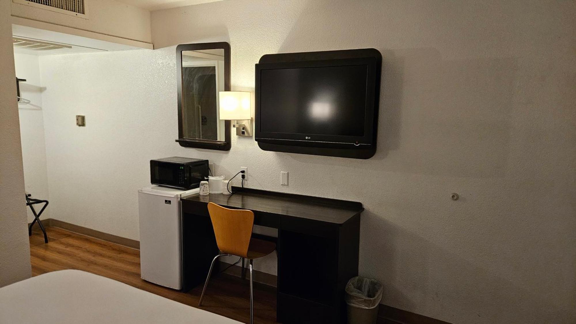 6-blythe, Ca Hotel