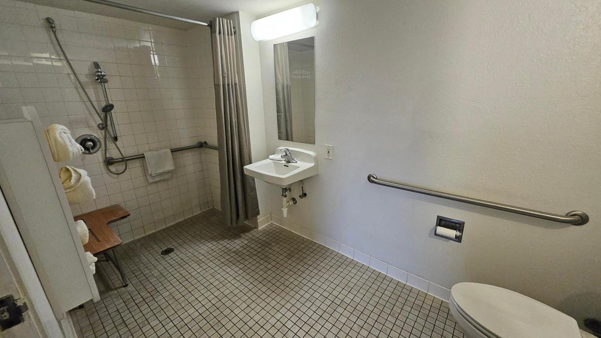 6-blythe, Ca Hotel