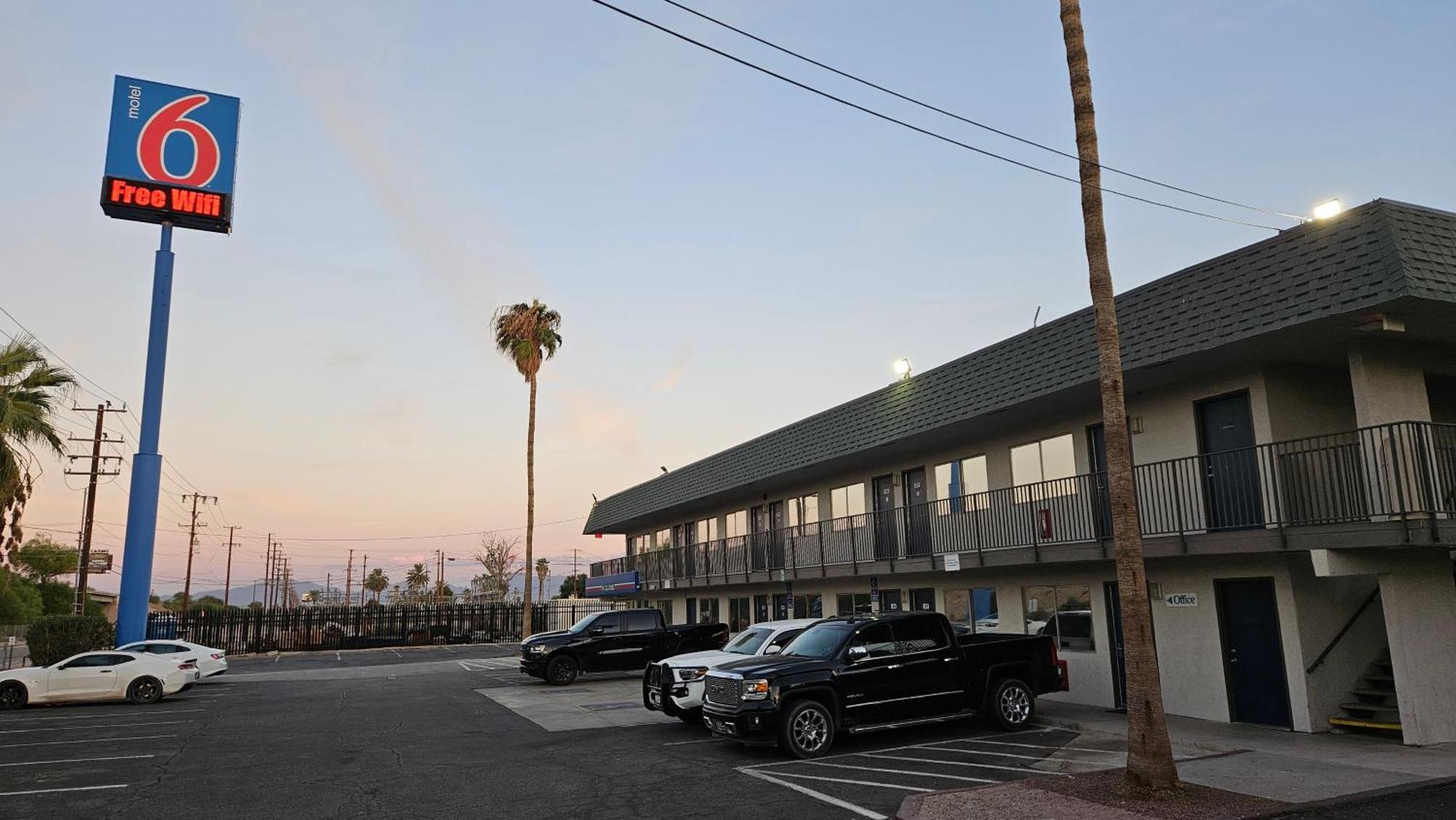 6-blythe, Ca Hotel