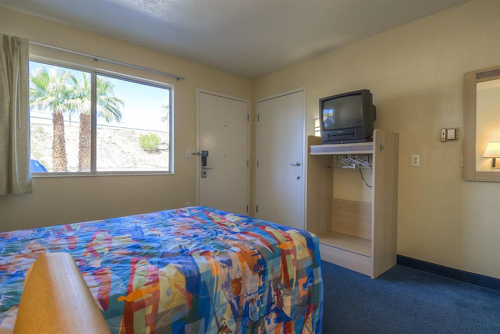 Hotel 6-blythe, Ca 2*
