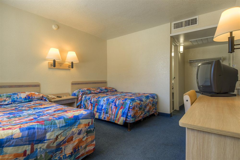 Hotel 6-blythe, Ca 2*