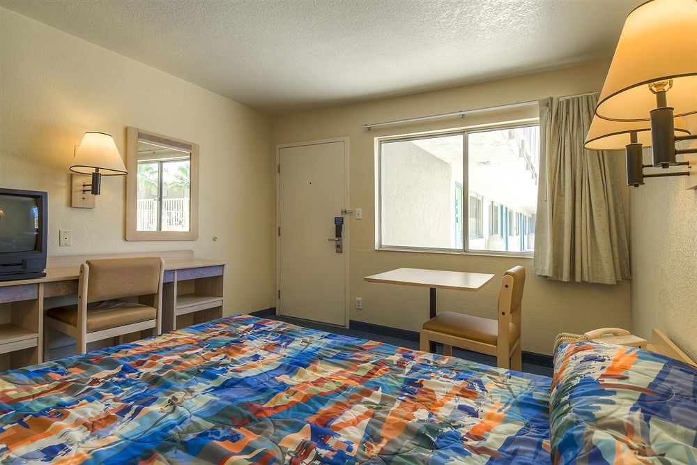 Hotel 6-blythe, Ca 2*